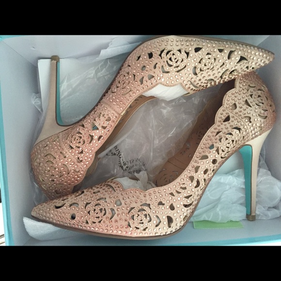 betsey johnson elsa pump